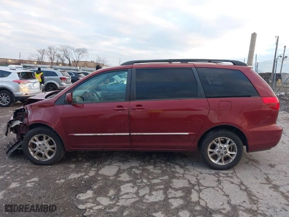 2004 Toyota Sienna XLE with VIN 5TDBA22C04S011964, listed as a IAAI auction lot 41299672 with NaN miles. Bid and sale history available at carsss.com. Image 14.