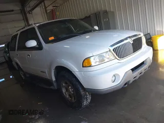 2002 Lincoln Navigator z VIN 5LMFU28R32LJ18485, wystawiony jako IAAI lot #41718606 z przebiegiem 228 590 mil mil oraz . Historia ofert i sprzedaży dostępna na DreamBid. Obrazek 1.