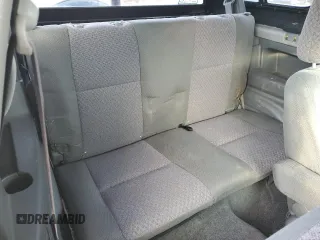 2003 Chevrolet Tracker z VIN 2CNBE18C136928311, wystawiony jako Copart lot #84463154 z przebiegiem 118 195 mil mil oraz Szkoda całkowita • Salvage title. Historia ofert i sprzedaży dostępna na DreamBid. Obrazek 11.