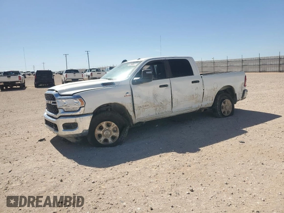 2024 Ram 2500 Big Horn z VIN 3C6UR5DL6RG156245, wystawiony jako Copart lot #51162525 z przebiegiem 46 743 mil mil oraz Szkoda całkowita • Salvage title. Historia ofert i sprzedaży dostępna na DreamBid. Obrazek 1.