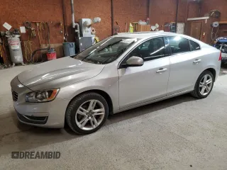 2014 Volvo S60 T5 z VIN YV1612FS9E2278834, wystawiony jako Copart lot #56123805 z przebiegiem 138 038 mil mil oraz Tytuł czysty. Historia ofert i sprzedaży dostępna na DreamBid. Obrazek 1.