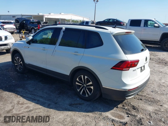 2022 Volkswagen Tiguan S with VIN 3VV0B7AX1NM099058, listed as a IAAI auction lot 41771674 with 49,789 mi miles. Bid and sale history available at carsss.com. Image 3.
