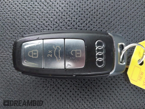 2019 Audi A8 L with VIN WAU8DAF8XKN018289, listed as a IAAI auction lot 41203292 with 28,758 mi miles. Bid and sale history available at carsss.com. Image 11.