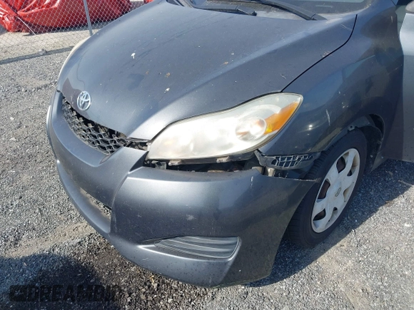 2009 Toyota Matrix with VIN 2T1KU40E59C045695, listed as a IAAI auction lot 40704306 with 140,015 mi miles and . Bid and sale history available at DreamBid. Image 6.