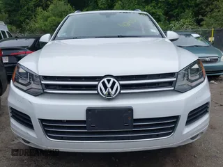 2012 Volkswagen Touareg Lux z VIN WVGEK9BPXCD008999, wystawiony jako IAAI lot #42455493 z przebiegiem 107 032 mil mil oraz . Historia ofert i sprzedaży dostępna na DreamBid. Obrazek 6.