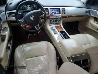 2012 Jaguar XF z VIN SAJWA0FB3CLS49929, wystawiony jako Copart lot #43724565 z przebiegiem 103 457 mil mil oraz Szkody całkowita. Historia ofert i sprzedaży dostępna na DreamBid. Obrazek 8.