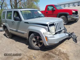 2008 Jeep Liberty Sport z VIN 1J8GN28K68W197890, wystawiony jako IAAI lot #42107236 z przebiegiem 234 661 mil mil oraz . Historia ofert i sprzedaży dostępna na DreamBid. Obrazek 1.