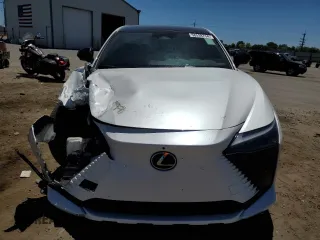 2023 Lexus RZ 450e Premium z VIN JTJAAAAB7PA020268, wystawiony jako Copart lot #58538734 z przebiegiem 12 517 mil mil oraz Szkody całkowita. Historia ofert i sprzedaży dostępna na DreamBid. Obrazek 5.
