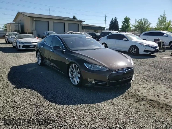 2013 Tesla Model S Performance z VIN 5YJSA1CP1DFP20208, wystawiony jako Copart lot #56066035 z przebiegiem 71 513 mil mil oraz Szkoda całkowita • Salvage title. Historia ofert i sprzedaży dostępna na DreamBid. Obrazek 13.