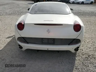 2012 Ferrari California z VIN ZFF65TJA9C0186664, wystawiony jako Copart lot #87967125 z przebiegiem Nie podano mil oraz Szkoda całkowita • Salvage title. Historia ofert i sprzedaży dostępna na DreamBid. Obrazek 6.
