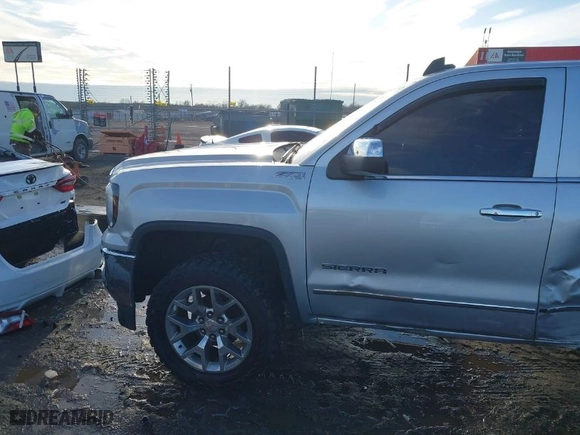 2018 GMC Sierra 1500 SLT with VIN 3GTU2NEJ2JG637723, listed as a IAAI auction lot 41643227 with 161,849 mi miles. Bid and sale history available at carsss.com. Image 6.