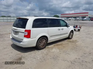 2011 Chrysler Town & Country Limited with VIN 2A4RR6DG8BR714484, listed as a IAAI auction lot 42155728 with 181,162 mi miles. Bid and sale history available at carsss.com. Image 4.