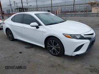 2020 Toyota Camry SE z VIN 4T1G11AKXLU917862, wystawiony jako IAAI lot #42057817 z przebiegiem 45 462 mil mil oraz . Historia ofert i sprzedaży dostępna na DreamBid. Obrazek 1.