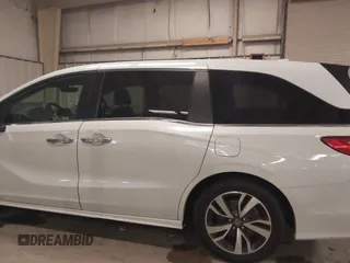 2021 Honda Odyssey Touring with VIN 5FNRL6H80MB026908, listed as a IAAI auction lot 41564765 with 116,453 mi miles. Bid and sale history available at carsss.com. Image 14.