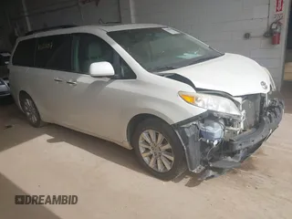 2011 Toyota Sienna XLE AAS z VIN 5TDYK3DC7BS017669, wystawiony jako IAAI lot #42568697 z przebiegiem 262 640 mil mil oraz . Historia ofert i sprzedaży dostępna na DreamBid. Obrazek 1.