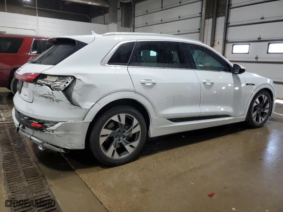 2021 Audi e-tron Premium with VIN WA1AABGE5MB005200, listed as a Copart auction lot 73297844 with 28,894 mi miles and Salvage Title. Bid and sale history available at carsss.com. Image 3.
