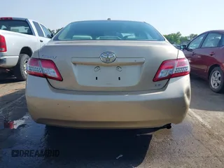 2010 Toyota Camry z VIN 4T1BF3EK2AU097534, wystawiony jako IAAI lot #42244746 z przebiegiem 145 736 mil mil oraz . Historia ofert i sprzedaży dostępna na DreamBid. Obrazek 16.