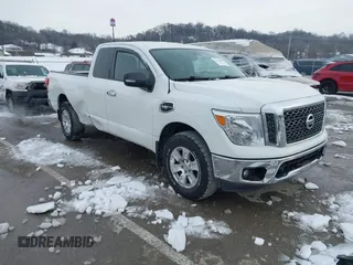 2017 Nissan Titan SV z VIN 1N6AA1C84HN564772, wystawiony jako IAAI lot #41290206 z przebiegiem 116 457 mil mil oraz . Historia ofert i sprzedaży dostępna na DreamBid. Obrazek 1.