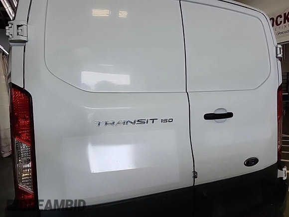 2015 Ford Transit z VIN 1FTNE2YM3FKB27283, wystawiony jako IAAI lot #42459444 z przebiegiem 126 287 mil mil oraz . Historia ofert i sprzedaży dostępna na DreamBid. Obrazek 1.
