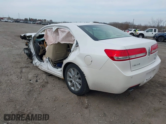 2011 Lincoln MKZ with VIN 3LNHL2JC3BR762719, listed as a IAAI auction lot 41839668 with Not provided miles and . Bid and sale history available at DreamBid. Image 3.