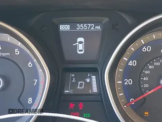 2016 Hyundai Elantra z VIN KMHD35LHXGU275560, wystawiony jako IAAI lot #42102381 z przebiegiem 35 572 mil mil oraz . Historia ofert i sprzedaży dostępna na DreamBid. Obrazek 15.