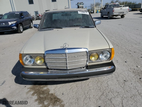1981 Mercedes-Benz 300 Series 300D with VIN WDBAB30A2BB219265, listed as a Copart auction lot 77296414 with NaN miles and Clean Title. Bid and sale history available at carsss.com. Image 5.