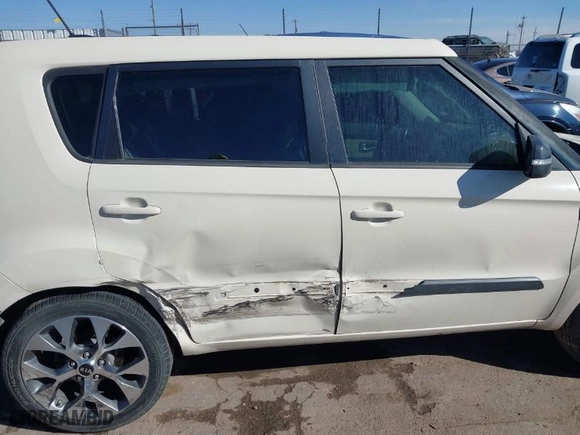 2013 Kia Soul + with VIN KNDJT2A69D7547484, listed as a IAAI auction lot 41426483 with 135,007 mi miles. Bid and sale history available at carsss.com. Image 6.