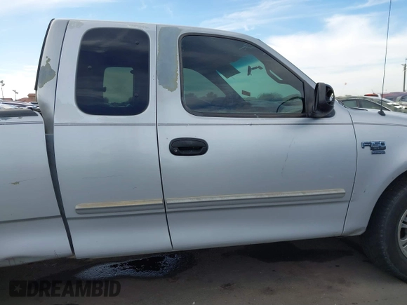 2001 Ford F-150 XL z VIN 1FTRX17W61NA73638, wystawiony jako IAAI lot #41543338 z przebiegiem Nie podano mil oraz . Historia ofert i sprzedaży dostępna na DreamBid. Obrazek 13.
