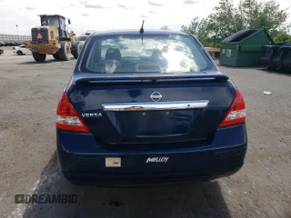 2009 Nissan Versa S z VIN 3N1BC11E49L466968, wystawiony jako Copart lot #55342155 z przebiegiem 100 777 mil mil oraz Szkody całkowita. Historia ofert i sprzedaży dostępna na DreamBid. Obrazek 6.