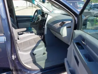 2008 Dodge Grand Caravan SXT with VIN 2D8HN54X68R634845, listed as a IAAI auction lot 42014757 with 237,542 mi miles. Bid and sale history available at carsss.com. Image 5.