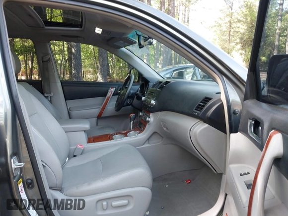 2010 Toyota Highlander Limited with VIN 5TDDK3EH1AS022518, listed as a IAAI auction lot 42116230 with 218,316 mi miles and . Bid and sale history available at DreamBid. Image 5.