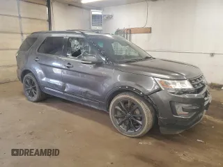 2017 Ford Explorer XLT z VIN 1FM5K8D88HGB26121, wystawiony jako Copart lot #57841305 z przebiegiem 114 157 mil mil oraz Czysty tytuł • Clean title. Historia ofert i sprzedaży dostępna na DreamBid. Obrazek 4.