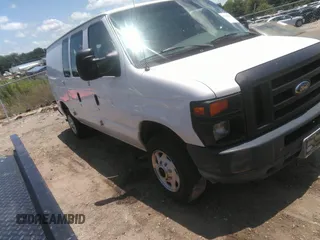 2008 Ford Econoline Cargo Commercial z VIN 1FTNE14W58DA34080, wystawiony jako IAAI lot #42548413 z przebiegiem 115 139 mil mil oraz . Historia ofert i sprzedaży dostępna na DreamBid. Obrazek 1.