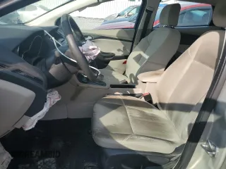 2016 Ford Focus SE z VIN 1FADP3F20GL267077, wystawiony jako Copart lot #53649665 z przebiegiem 106 329 mil mil oraz Szkoda całkowita • Salvage title. Historia ofert i sprzedaży dostępna na DreamBid. Obrazek 7.