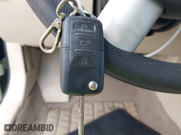 2008 Volkswagen Beetle S с VIN 3VWPW31CX8M517285, выставлен на аукционе IAAI как лот 42090301 с пробегом 103 510 миль миль и . История ставок и продаж доступна на DreamBid. Изображение 11.