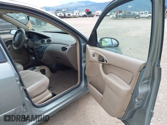 2003 Ford Focus SE z VIN 1FAFP34PX3W135265, wystawiony jako IAAI lot #42354012 z przebiegiem 79 617 mil mil oraz . Historia ofert i sprzedaży dostępna na DreamBid. Obrazek 5.