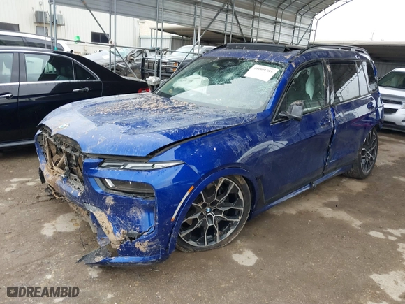 2025 BMW X7 M60i with VIN 5UX33EM0XS9X98693, listed as a IAAI auction lot 41009705 with 2,814 mi miles. Bid and sale history available at carsss.com. Image 17.