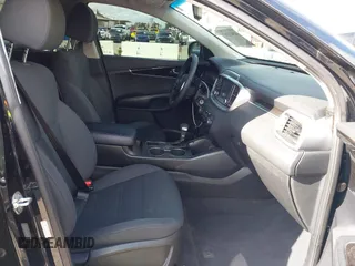 2019 Kia Sorento LX with VIN 5XYPG4A36KG568969, listed as a IAAI auction lot 41922267 with 80,176 mi miles. Bid and sale history available at carsss.com. Image 5.