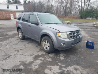 2008 Ford Escape XLT with VIN 1FMCU93Z28KC63389, listed as a IAAI auction lot 41957680 with 178,751 mi miles. Bid and sale history available at carsss.com. Image 1.