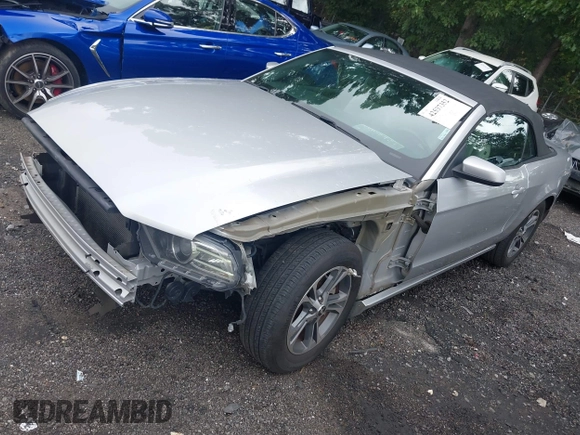 2014 Ford Mustang V6 with VIN 1ZVBP8EM3E5231996, listed as a IAAI auction lot 42537352 with 149,242 mi miles and . Bid and sale history available at DreamBid. Image 18.