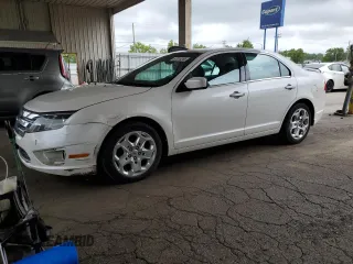 2010 Ford Fusion SE z VIN 3FAHP0HA2AR249144, wystawiony jako Copart lot #57020245 z przebiegiem 126 308 mil mil oraz Szkoda całkowita • Salvage title. Historia ofert i sprzedaży dostępna na DreamBid. Obrazek 1.