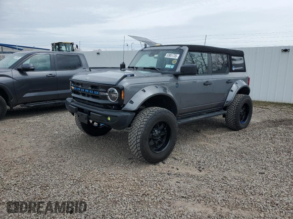2023 Ford Bronco z VIN 1FMDE5DHXPLC10349, wystawiony jako Copart lot #53951735 z przebiegiem 8 931 mil mil oraz Szkoda całkowita • Salvage title. Historia ofert i sprzedaży dostępna na DreamBid. Obrazek 1.
