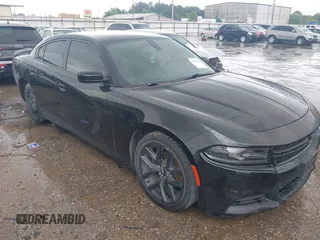 2020 Dodge Charger SXT z VIN 2C3CDXBG3LH133568, wystawiony jako IAAI lot #42082161 z przebiegiem 87 226 mil mil oraz . Historia ofert i sprzedaży dostępna na DreamBid. Obrazek 1.