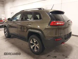 2015 Jeep Cherokee Trailhawk with VIN 1C4PJMBSXFW563144, listed as a IAAI auction lot 40667962 with 121,536 mi miles. Bid and sale history available at carsss.com. Image 3.