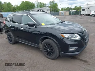 2018 Nissan Rogue SV z VIN 5N1AT2MV3JC804950, wystawiony jako IAAI lot #42351046 z przebiegiem 76 149 mil mil oraz . Historia ofert i sprzedaży dostępna na DreamBid. Obrazek 1.