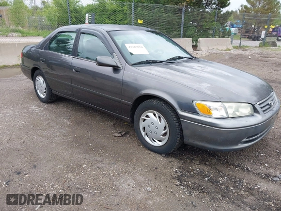 2000 Toyota Camry CE z VIN JT2BG22K3Y0530823, wystawiony jako IAAI lot #42365050 z przebiegiem 148 913 mil mil oraz . Historia ofert i sprzedaży dostępna na DreamBid. Obrazek 1.