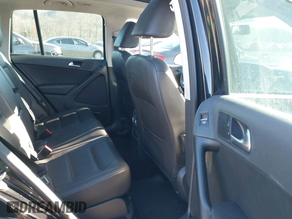 2014 Volkswagen Tiguan S z VIN WVGBV3AX4EW581302, wystawiony jako IAAI lot #41033175 z przebiegiem 69 791 mil mil oraz . Historia ofert i sprzedaży dostępna na DreamBid. Obrazek 8.