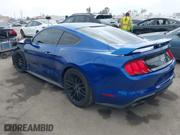 2018 Ford Mustang GT z VIN 1FA6P8CF2J5127010, wystawiony jako IAAI lot #42077900 z przebiegiem 77 023 mil mil oraz . Historia ofert i sprzedaży dostępna na DreamBid. Obrazek 3.