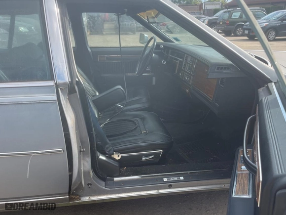 1982 Cadillac Seville with VIN 1G6AS6989CE694210, listed as a Copart auction lot 74978254 with 21,412 mi miles and Clean Title. Bid and sale history available at carsss.com. Image 5.