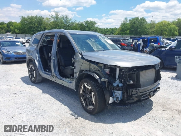2024 Kia Telluride S z VIN 5XYP64GC4RG557618, wystawiony jako IAAI lot #42179390 z przebiegiem 11 347 mil mil oraz . Historia ofert i sprzedaży dostępna na DreamBid. Obrazek 1.